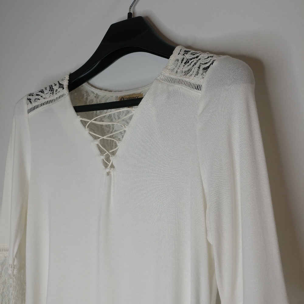Democracy Women's Bell SLV V-Neck Lace Up Top - Picture 7 of 13